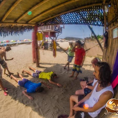 Iguana Beach House Hostel Montanita Ngoại thất bức ảnh