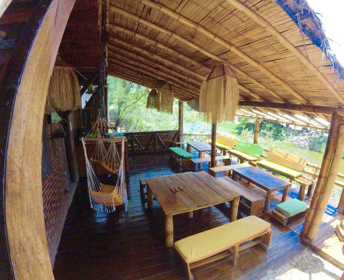 Iguana Beach House Hostel Montanita Ngoại thất bức ảnh