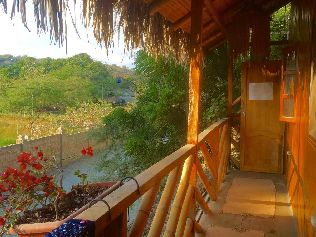 Iguana Beach House Hostel Montanita Ngoại thất bức ảnh