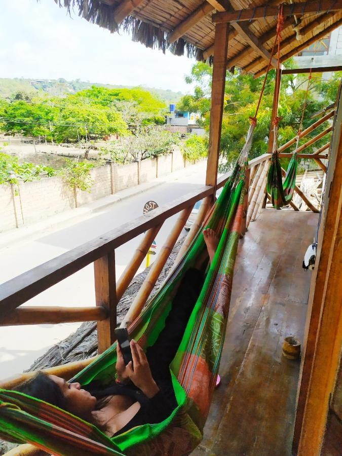 Iguana Beach House Hostel Montanita Ngoại thất bức ảnh