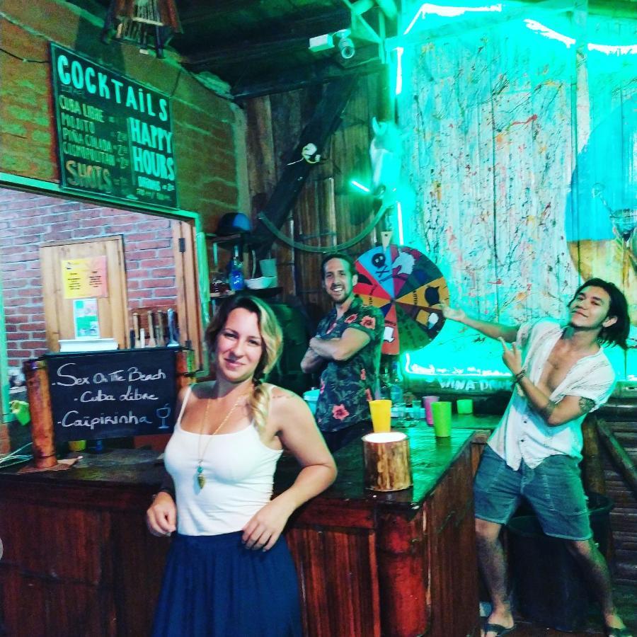 Iguana Beach House Hostel Montanita Ngoại thất bức ảnh