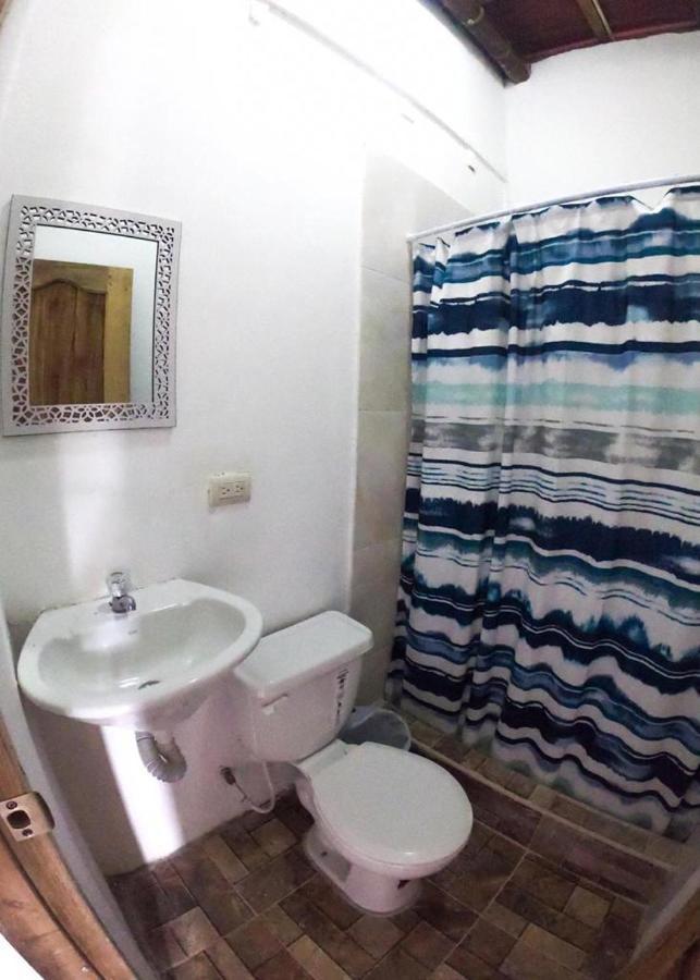 Iguana Beach House Hostel Montanita Ngoại thất bức ảnh