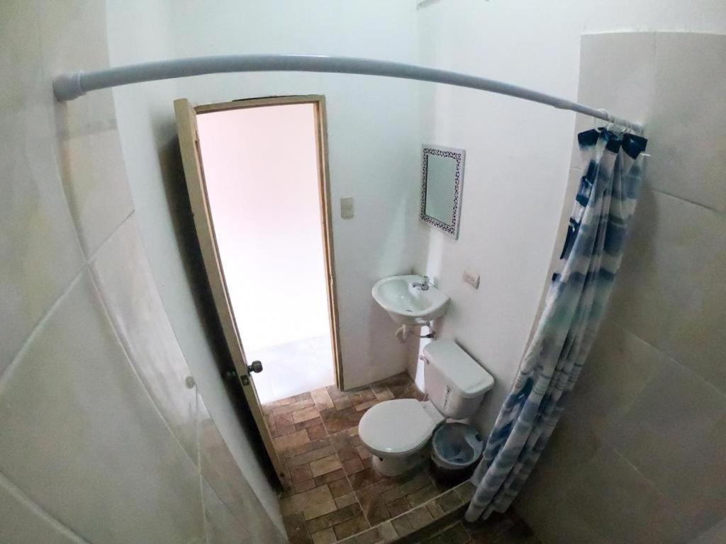 Iguana Beach House Hostel Montanita Ngoại thất bức ảnh